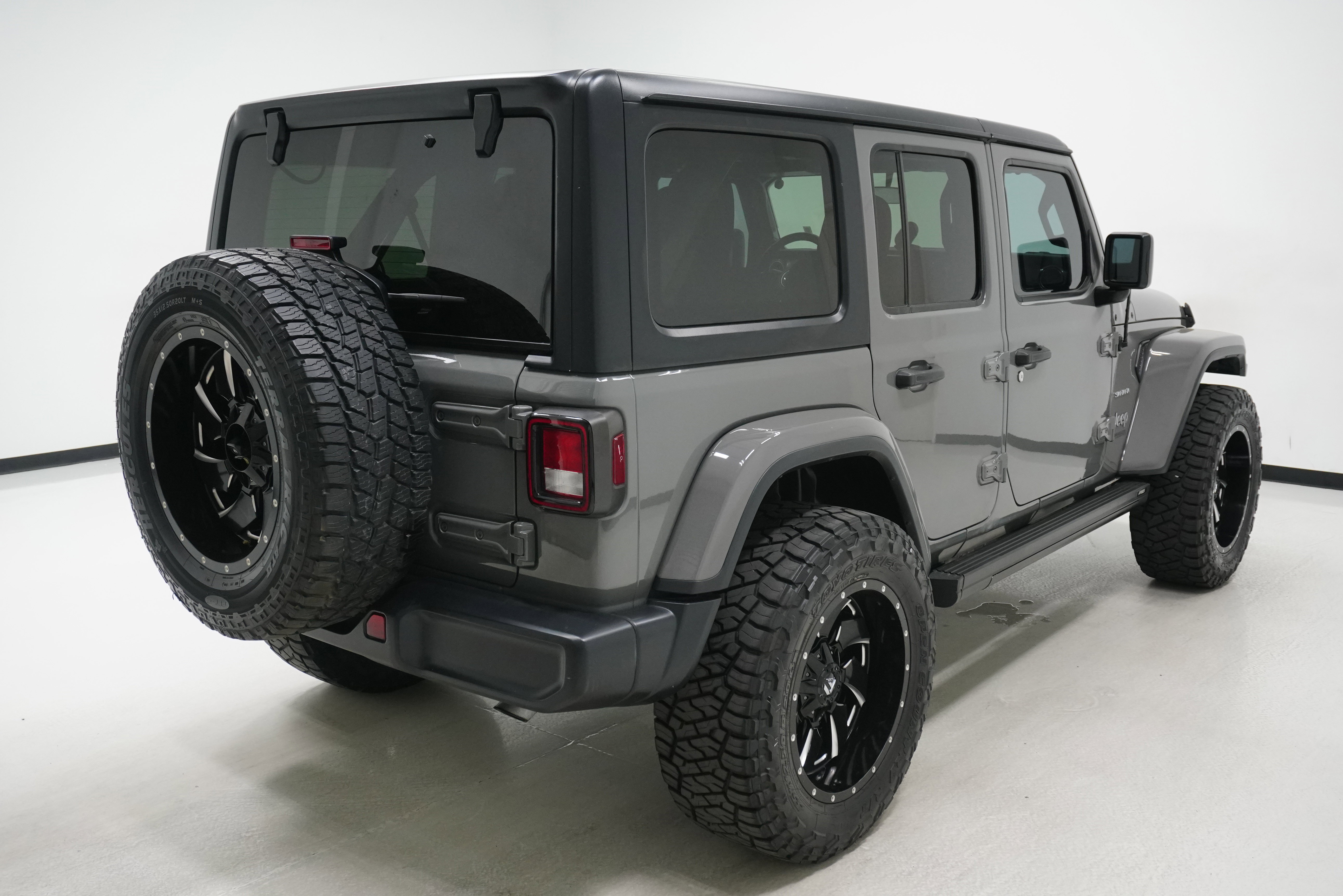 Used 2020 Jeep Wrangler Unlimited Sahara AWD/4WD image 4
