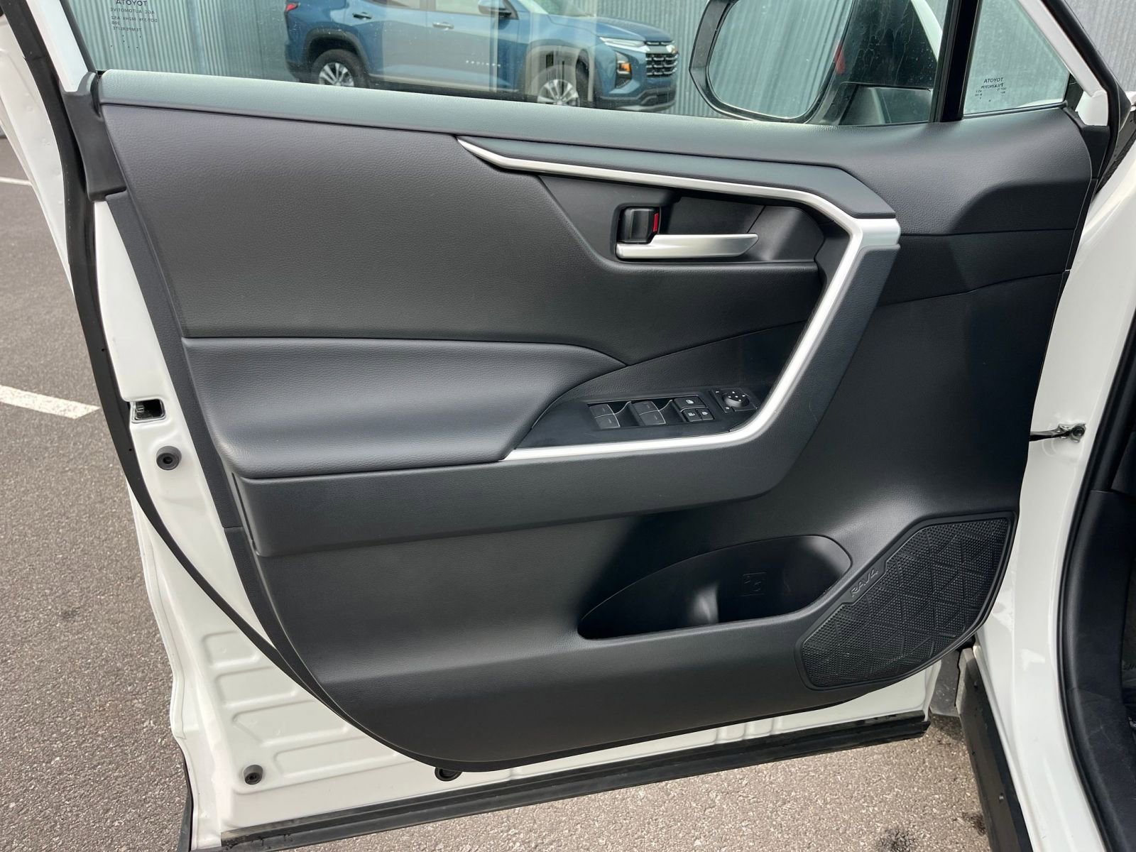 Used 2025 Toyota RAV4 XLE image 20