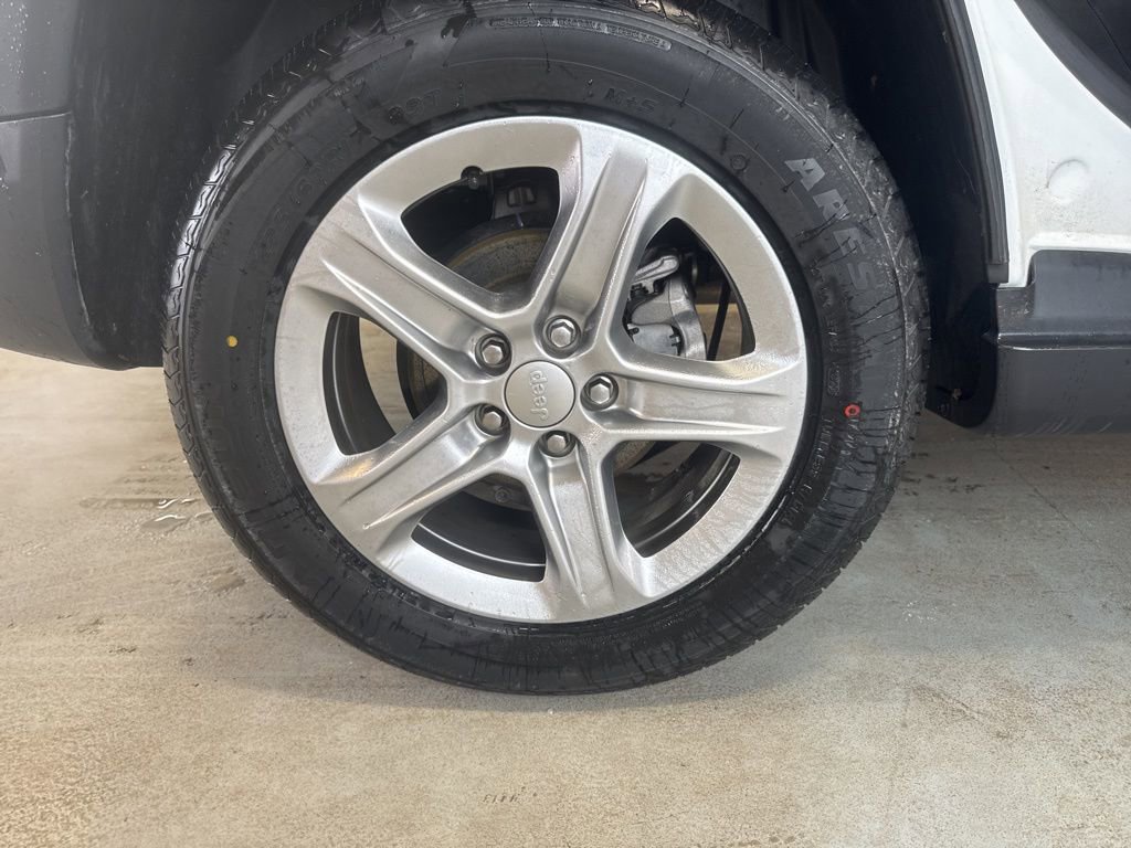 Used 2023 Jeep Compass Latitude w/ Convenience Group image 44