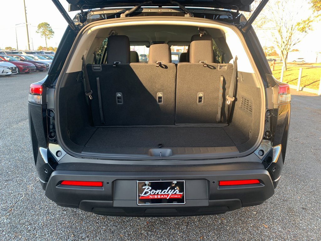 New 2025 Nissan Pathfinder SV image 4