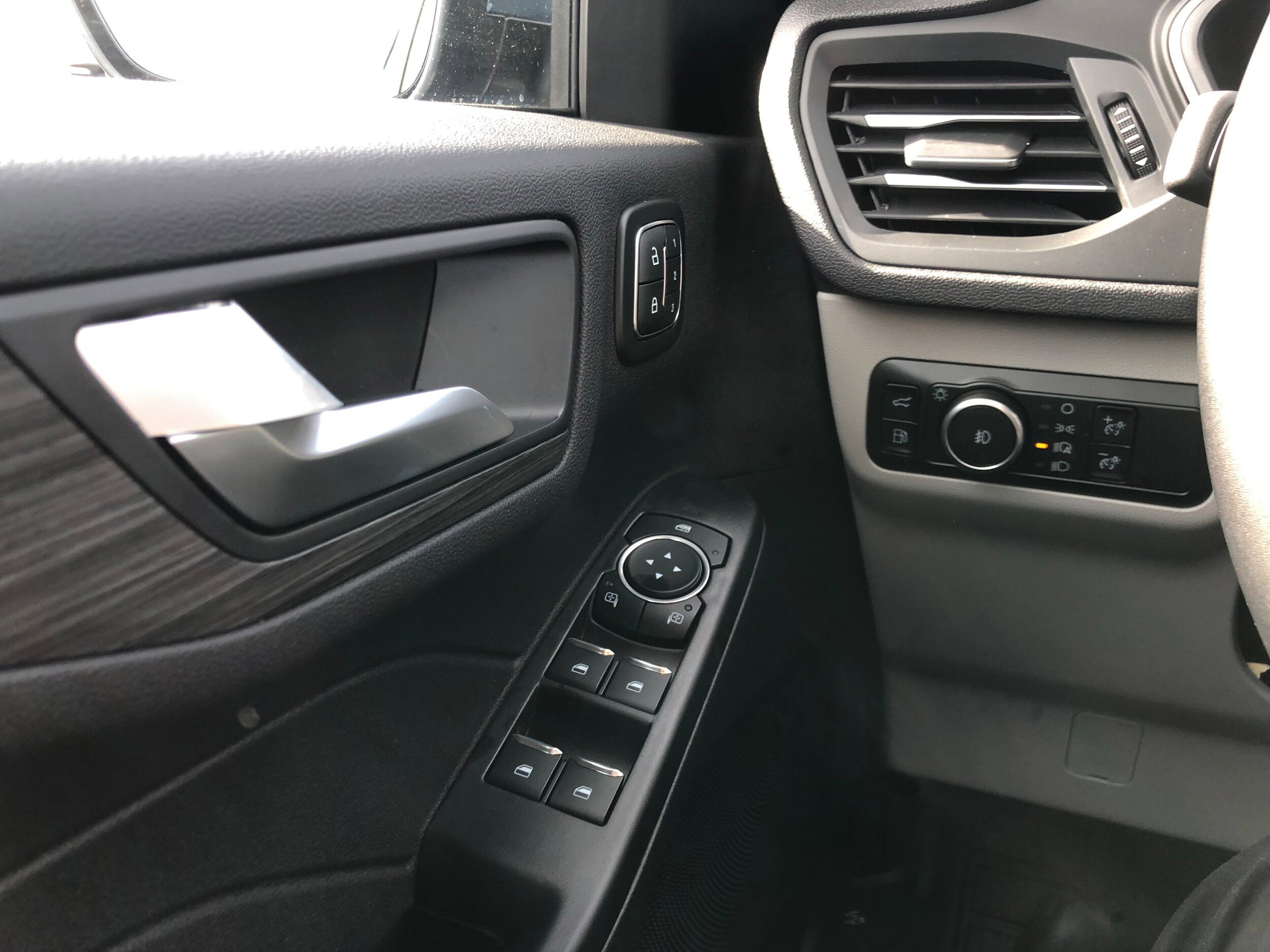 New 2026 Ford Escape SE w/ PHEV Premium Package image 25