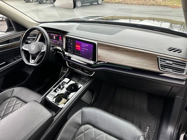 Used 2024 Volkswagen Atlas SEL Premium R-Line image 30