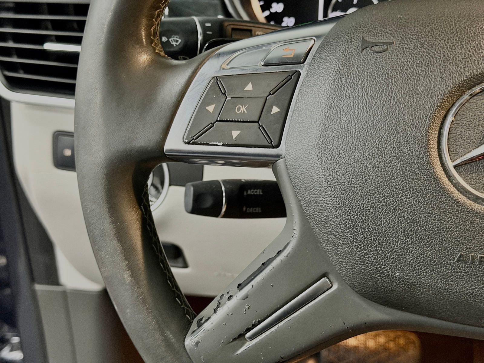 Used 2014 Mercedes-Benz GL 450 4MATIC image 28