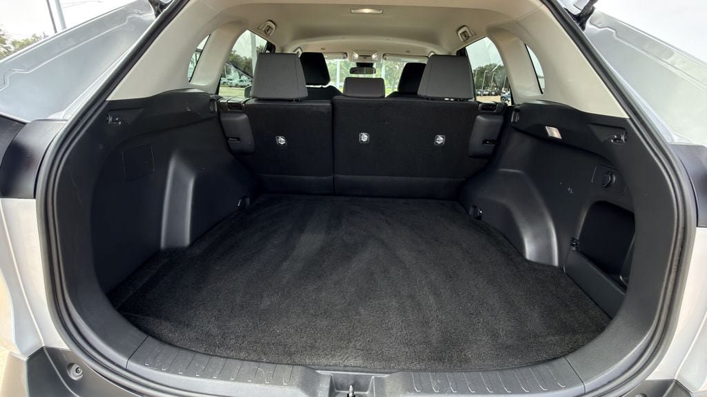 Used 2025 Toyota RAV4 XLE FWD image 27