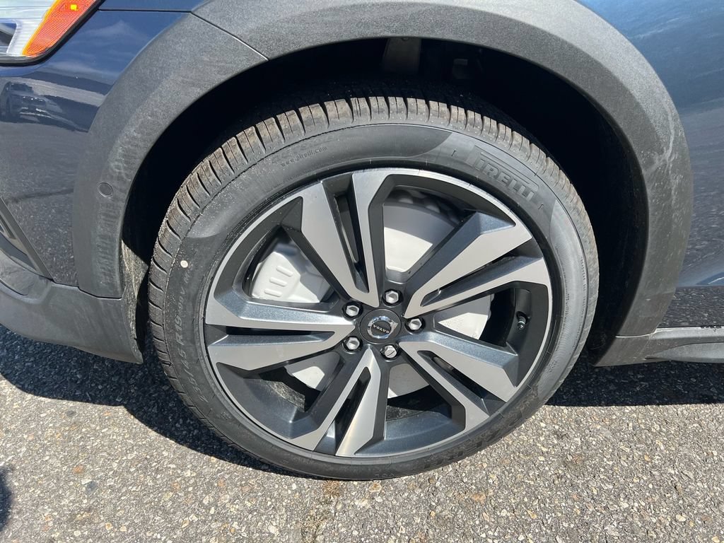 New 2026 Volvo V60 B5 Cross Country Plus w/ Protection Package Premier AWD/4WD image 9