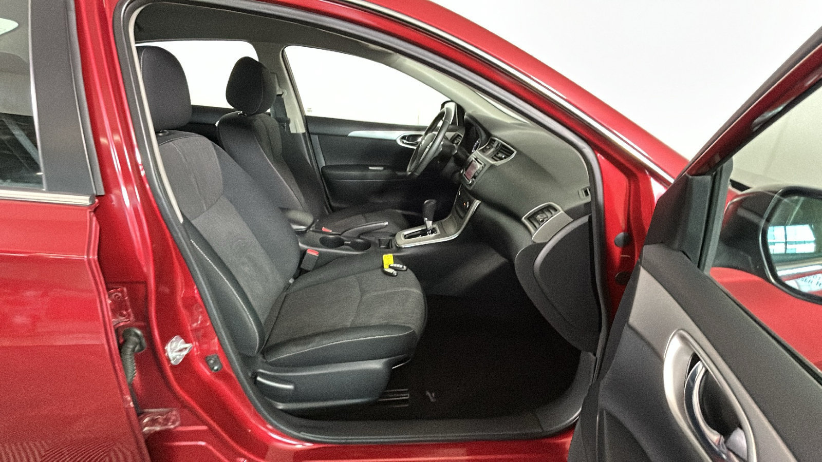 Used 2015 Nissan Sentra SV FWD image 37