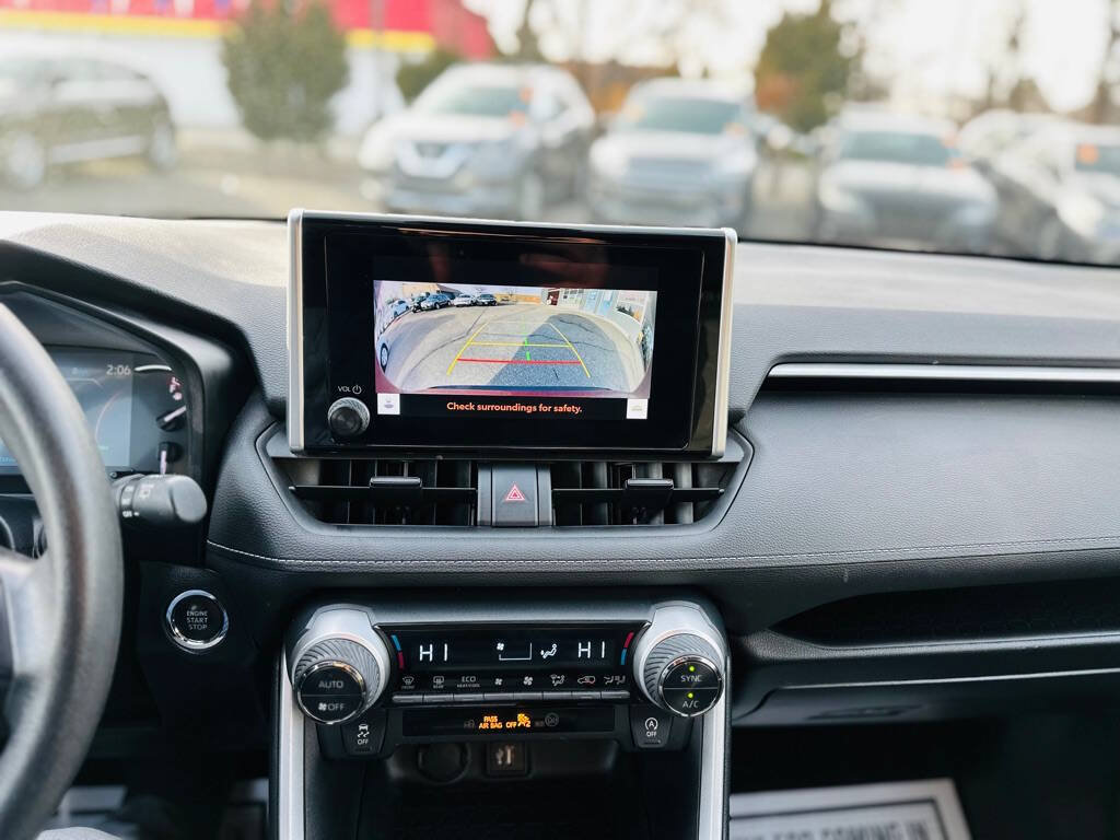 Used 2023 Toyota RAV4 XLE AWD/4WD image 18