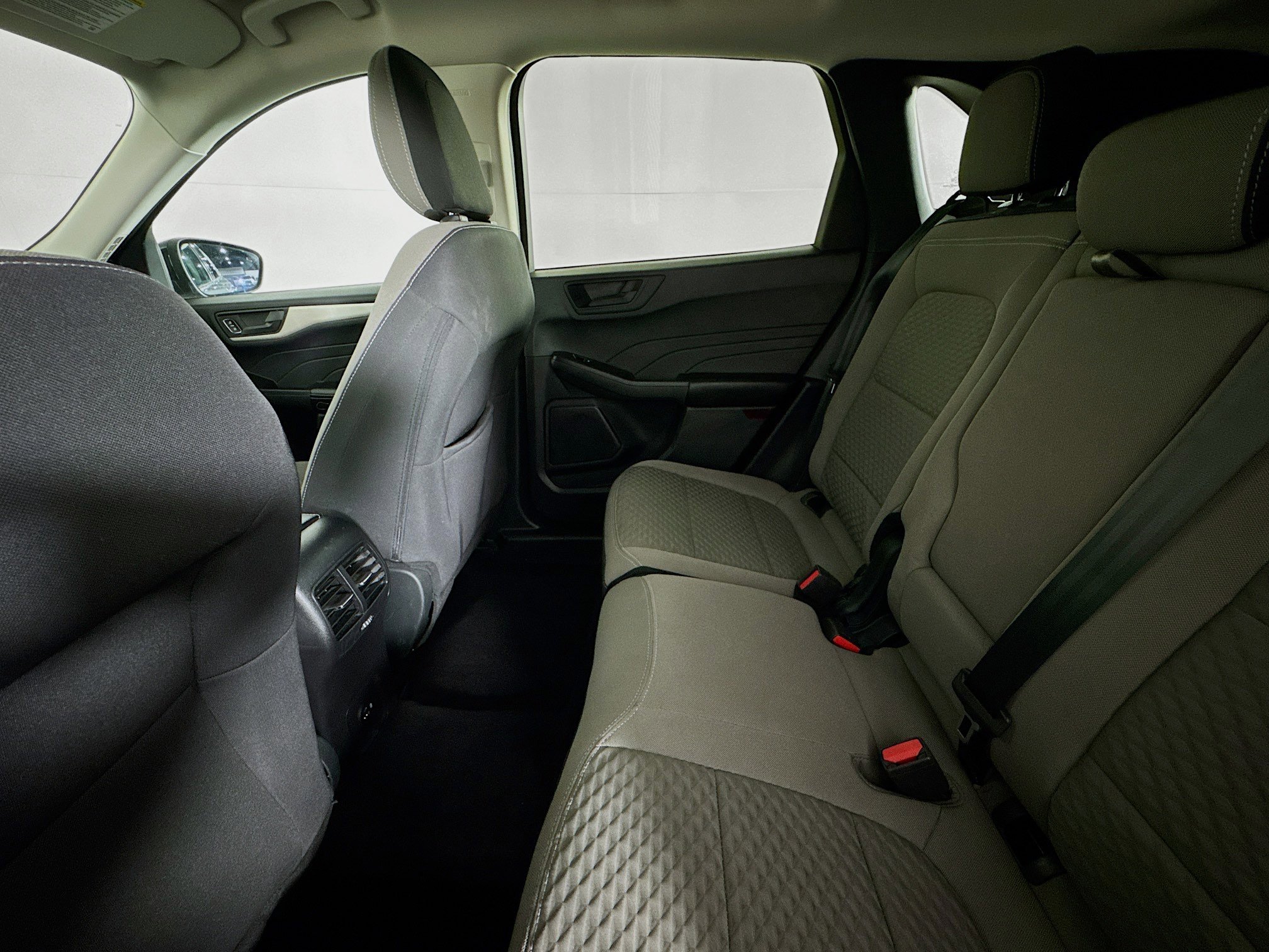 Used 2022 Ford Escape SE w/ SE Sport Appearance Package image 24