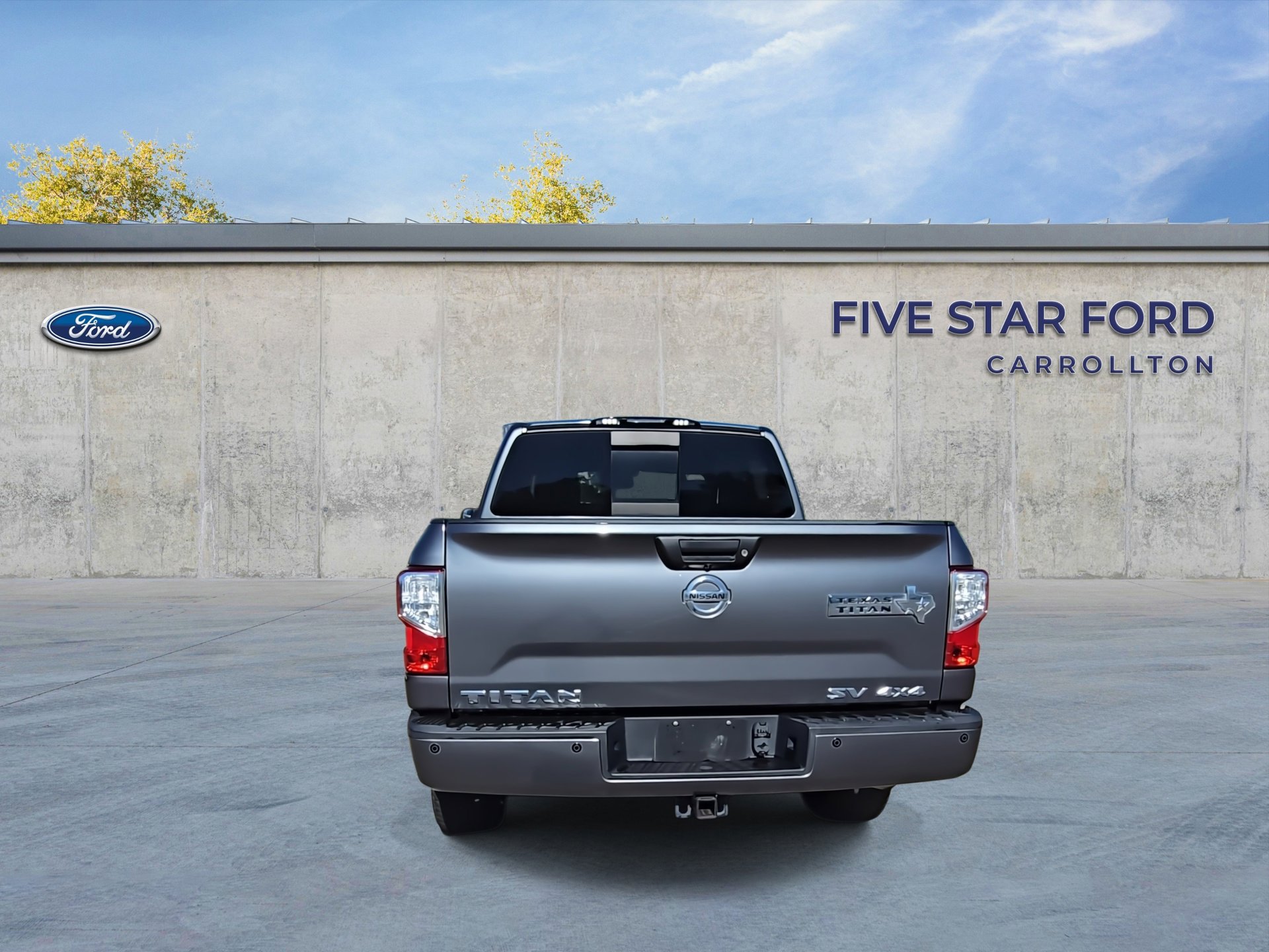 Used 2017 Nissan Titan SV image 7