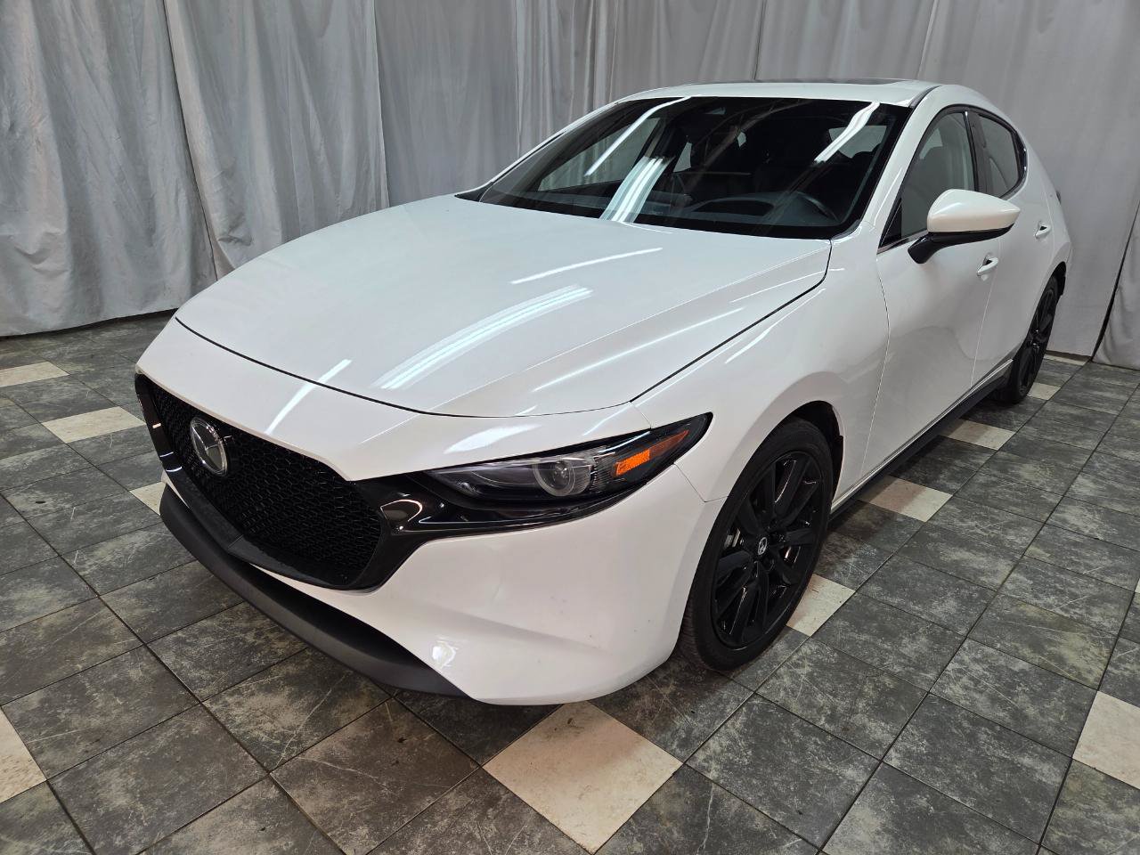 Used 2022 MAZDA MAZDA3 s FWD image 3