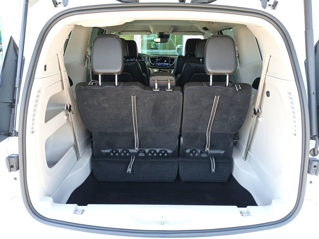 Used 2024 Chrysler Pacifica Touring-L FWD image 27