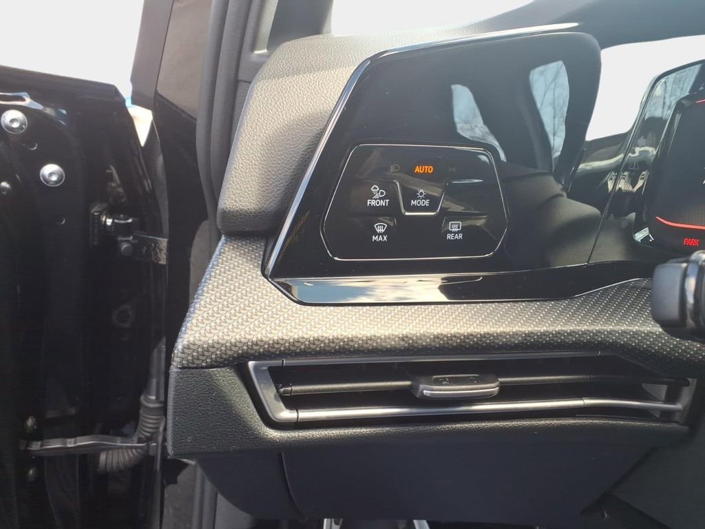 Used 2024 Volkswagen Golf R image 18