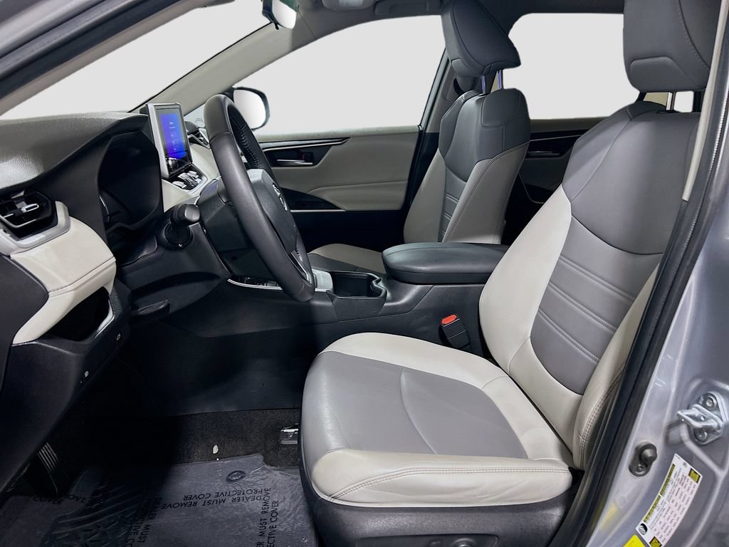 Used 2023 Toyota RAV4 XLE Premium FWD image 17