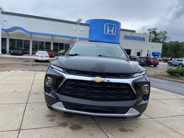 Used 2025 Chevrolet Blazer LT FWD image 3