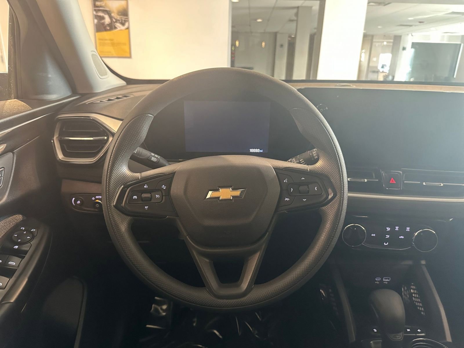 Used 2025 Chevrolet TrailBlazer LT image 28