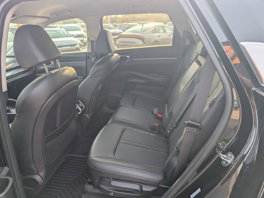 Used 2025 Kia Sorento S AWD/4WD image 9