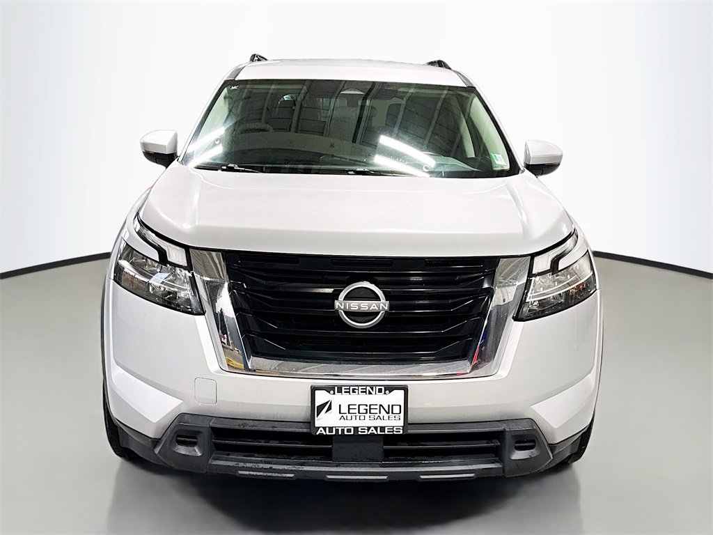 Used 2022 Nissan Pathfinder SV image 2