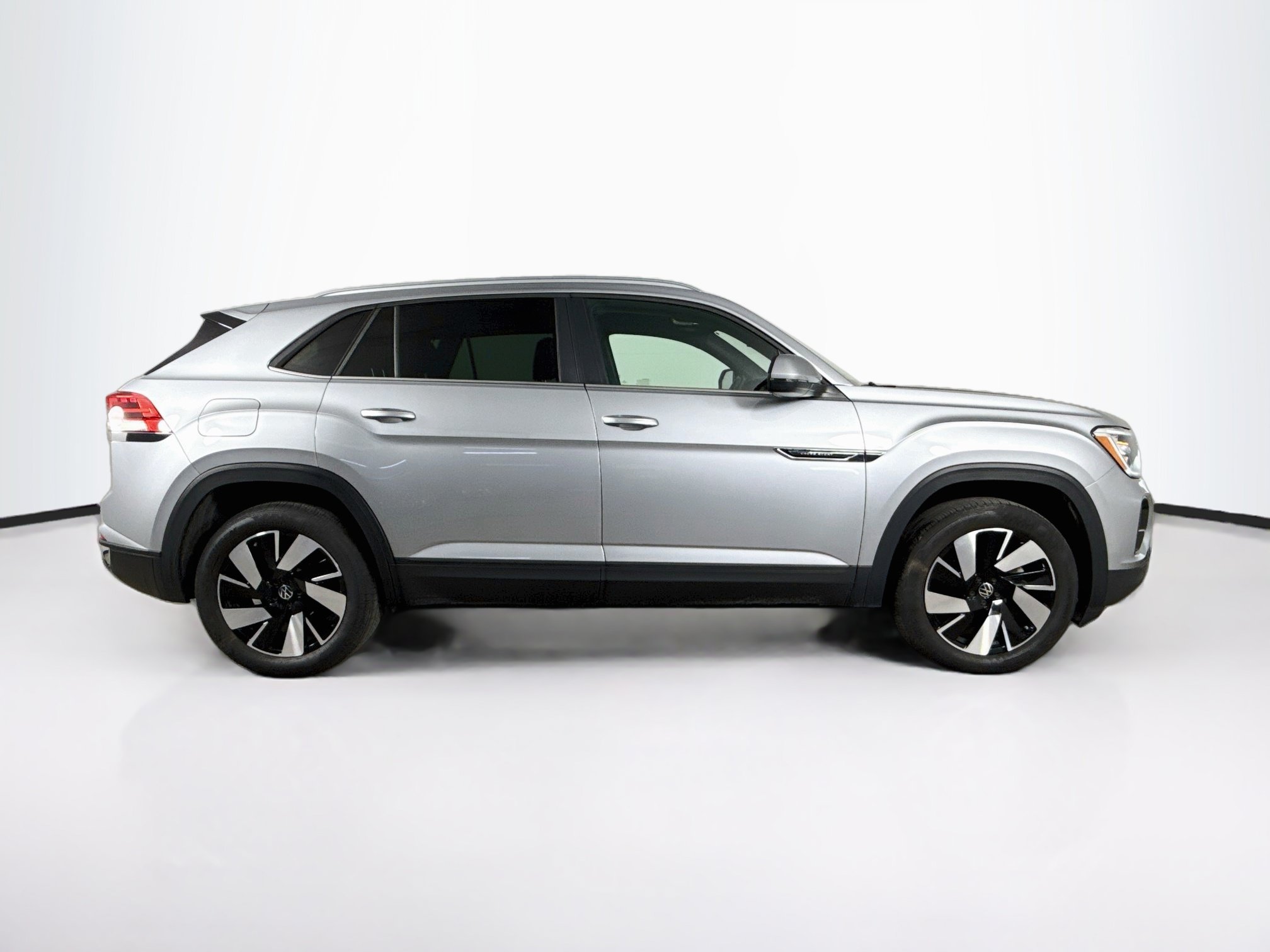 Used 2026 Volkswagen Atlas Cross Sport SE FWD image 2