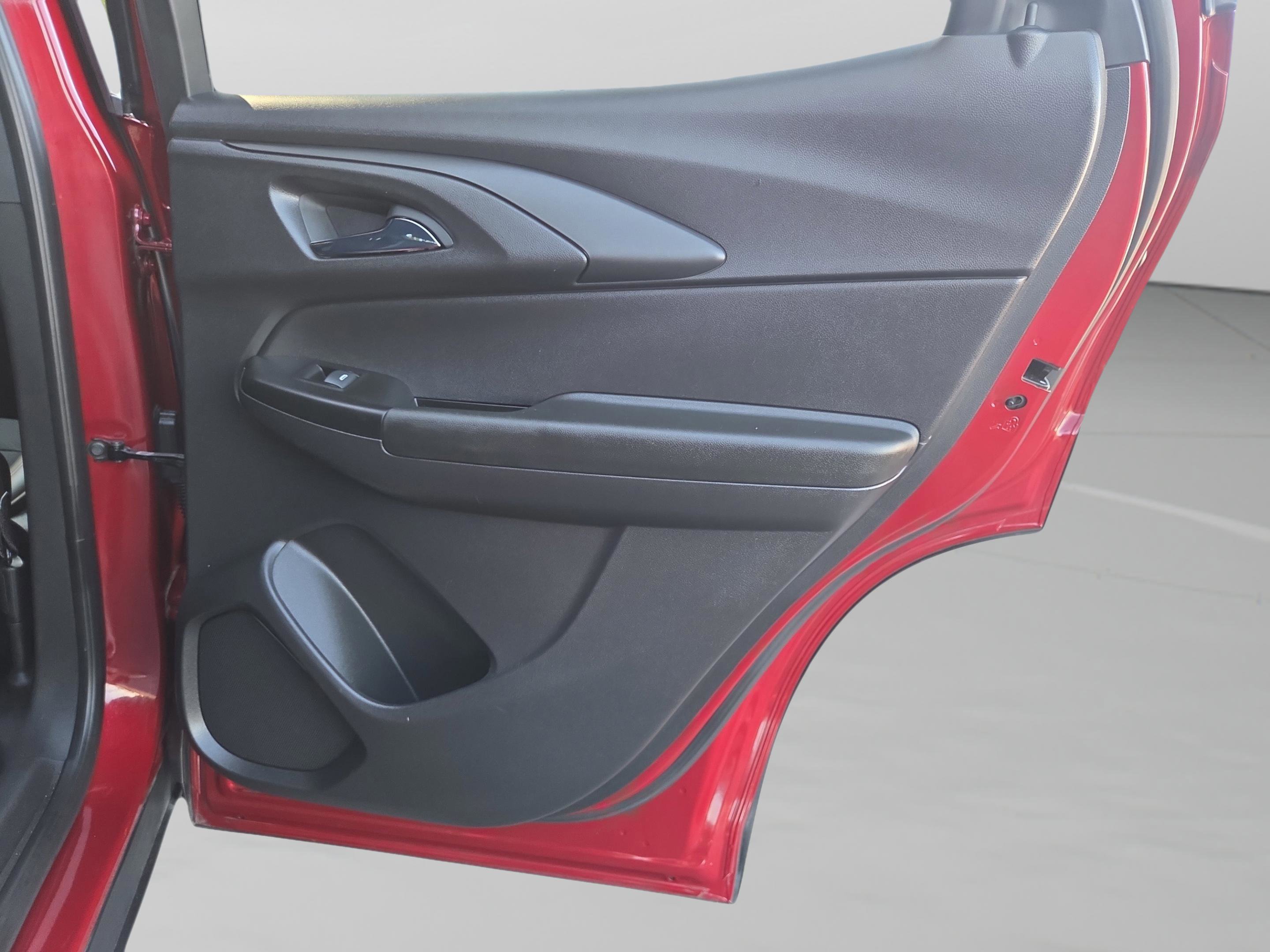 Used 2021 Chevrolet TrailBlazer RS w/ Sun and Liftgate Package image 35