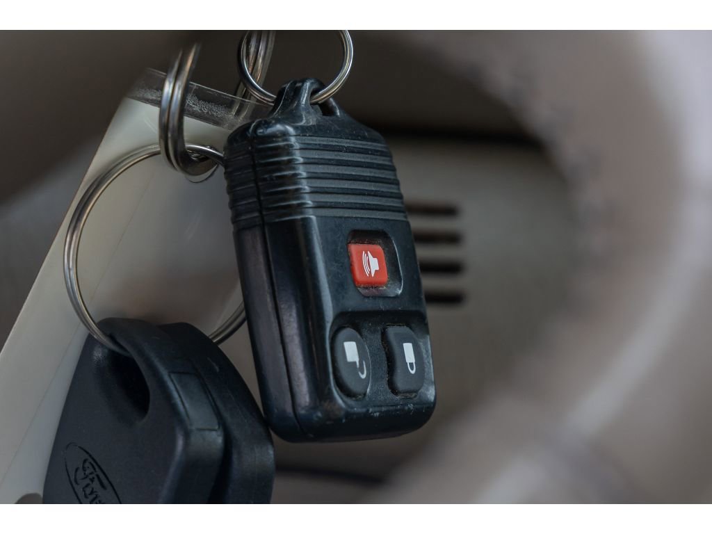 Used 2004 Ford Excursion Limited image 11