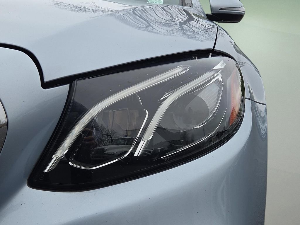 Used 2017 Mercedes-Benz E 300 4MATIC image 9