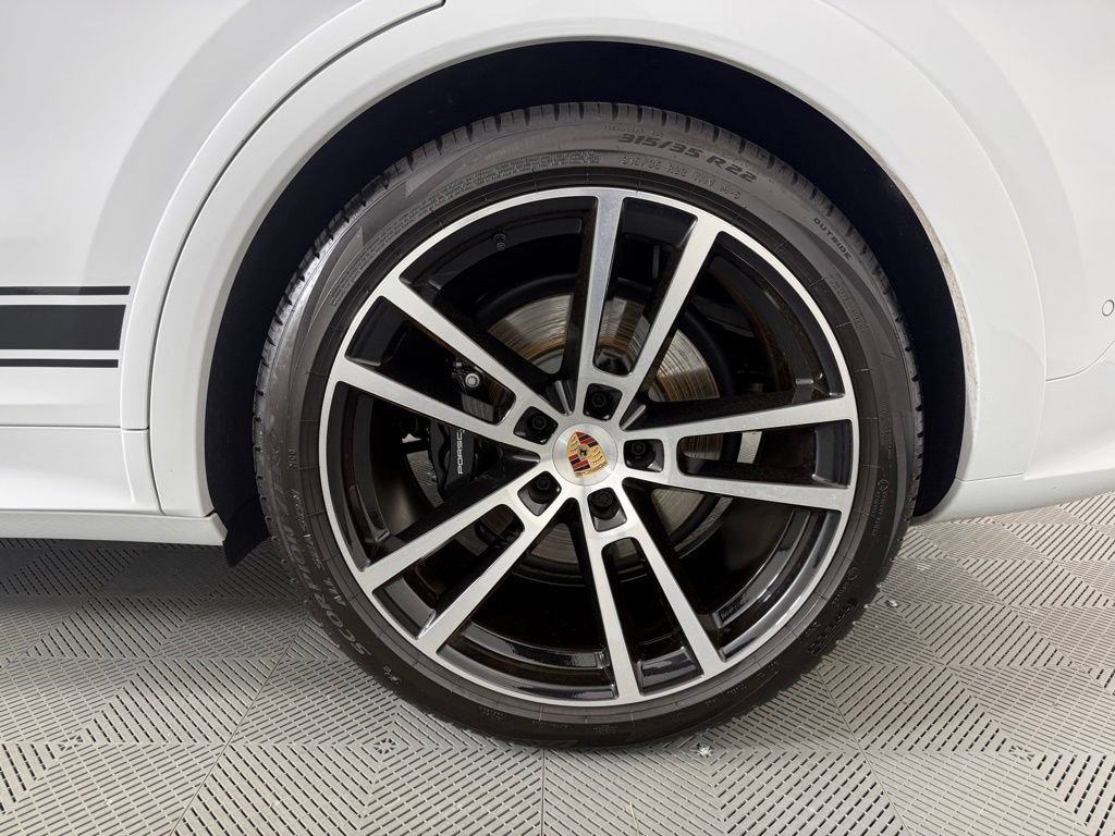 Certified 2025 Porsche Cayenne GTS image 12