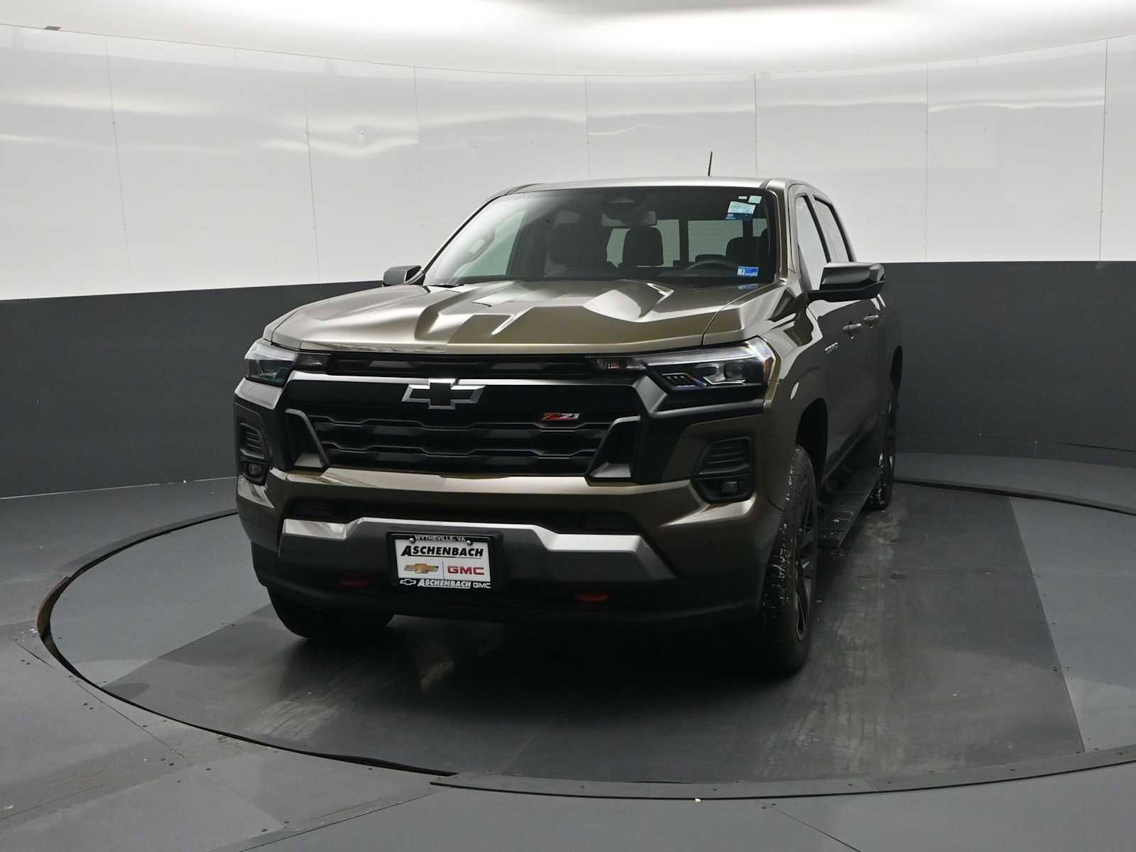 Used 2024 Chevrolet Colorado Z71 w/ Z71 Convenience Package 2 image 5