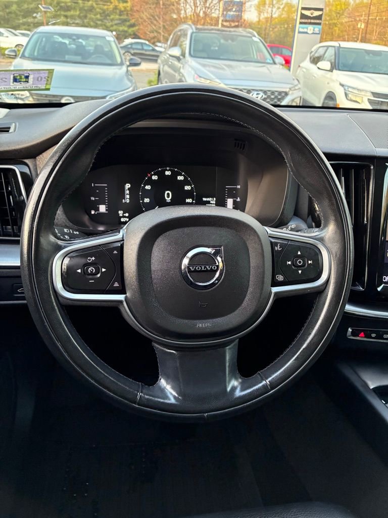 Used 2019 Volvo XC60 T6 Momentum w/ Premium Package image 27