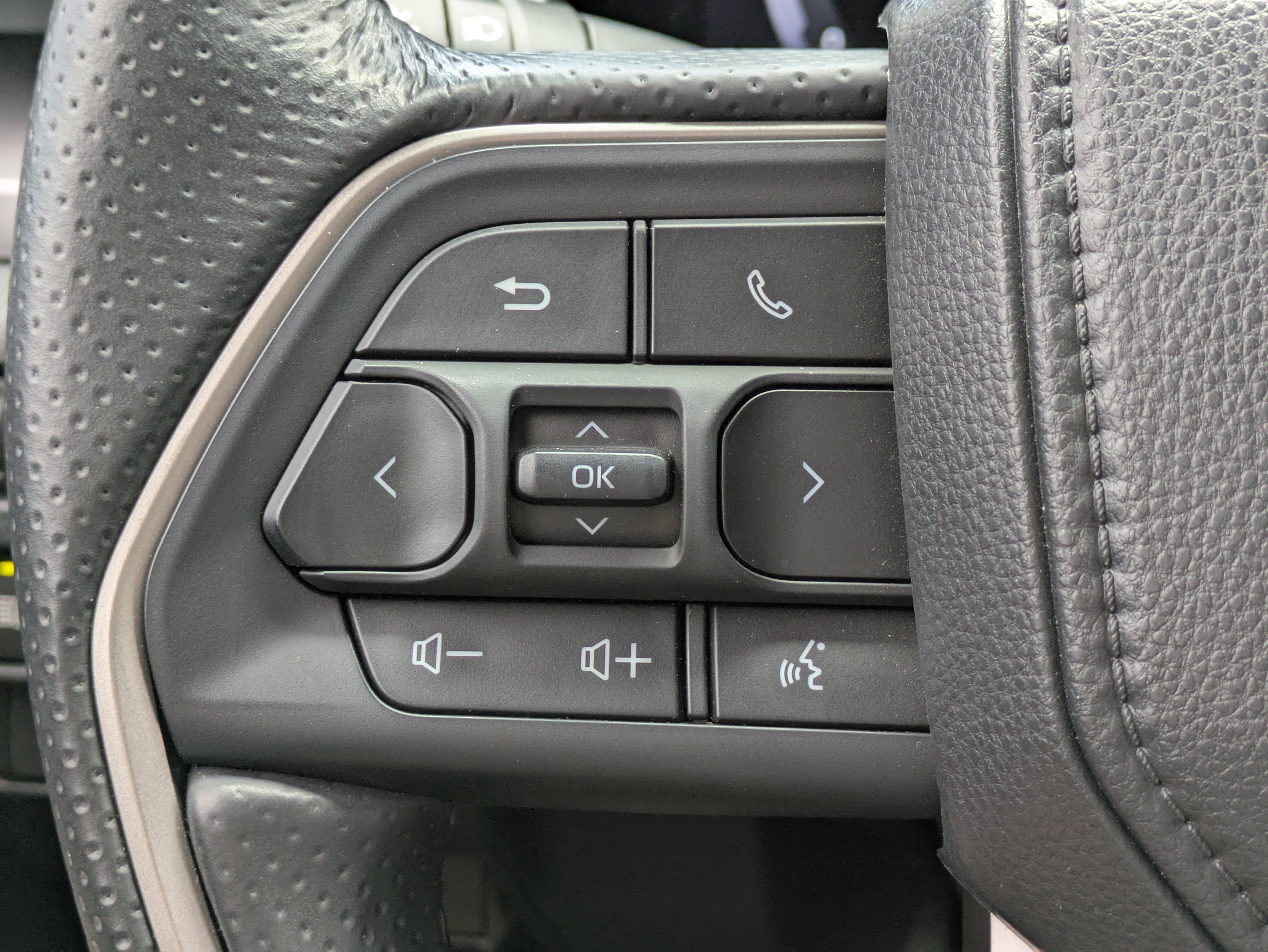 Used 2025 Toyota 4Runner TRD Off-Road Premium AWD/4WD image 22