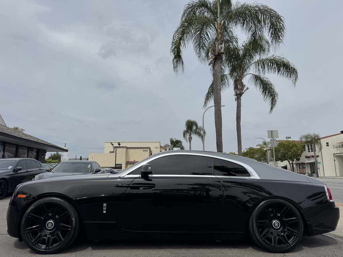 Used 2014 Rolls-Royce Wraith image 2