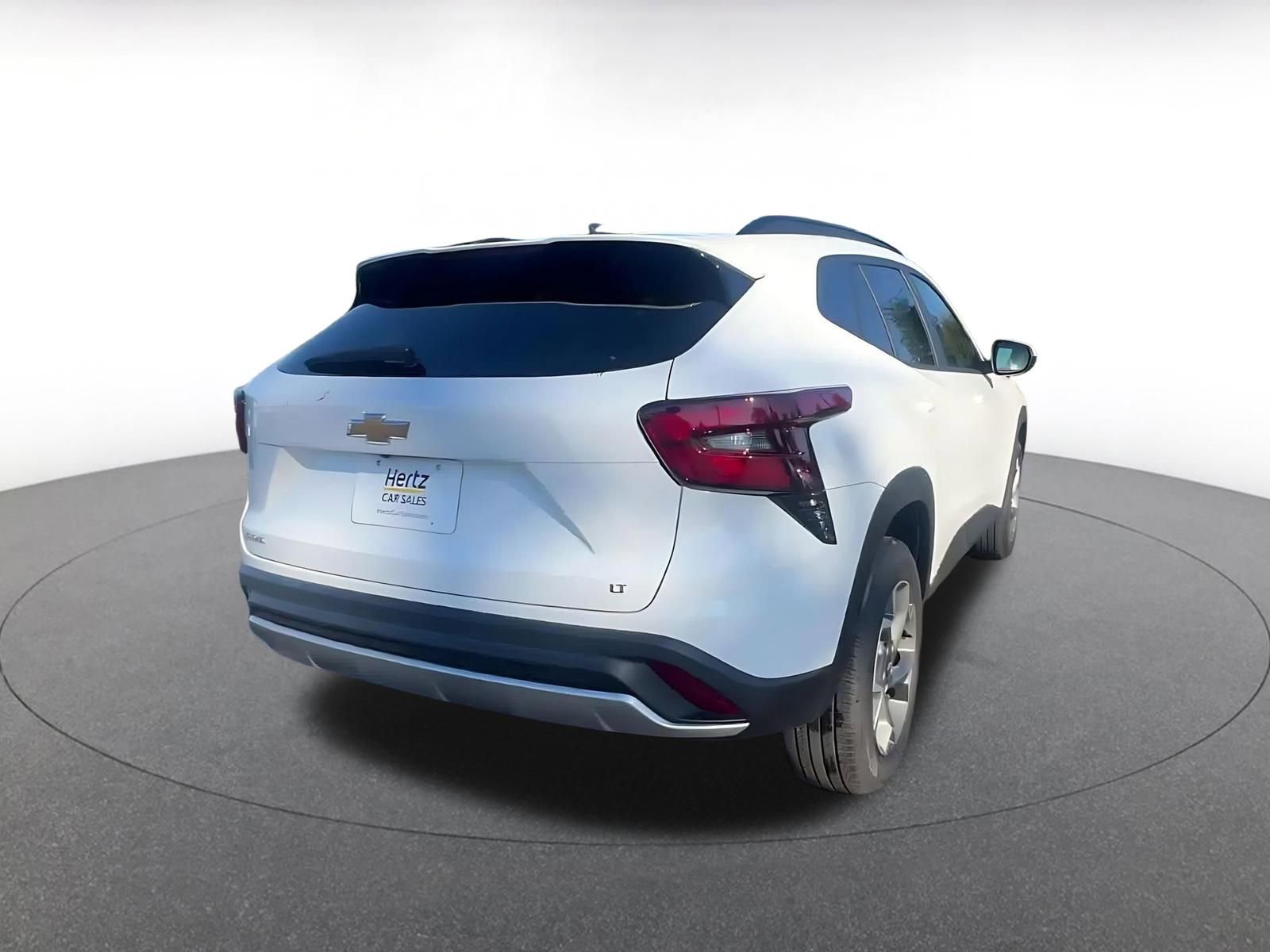 Used 2025 Chevrolet Trax LT image 14