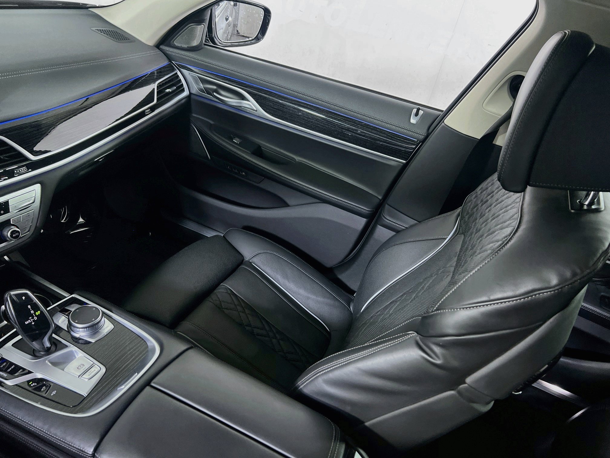Used 2022 BMW 740i xDrive w/ Premium Package AWD/4WD image 25