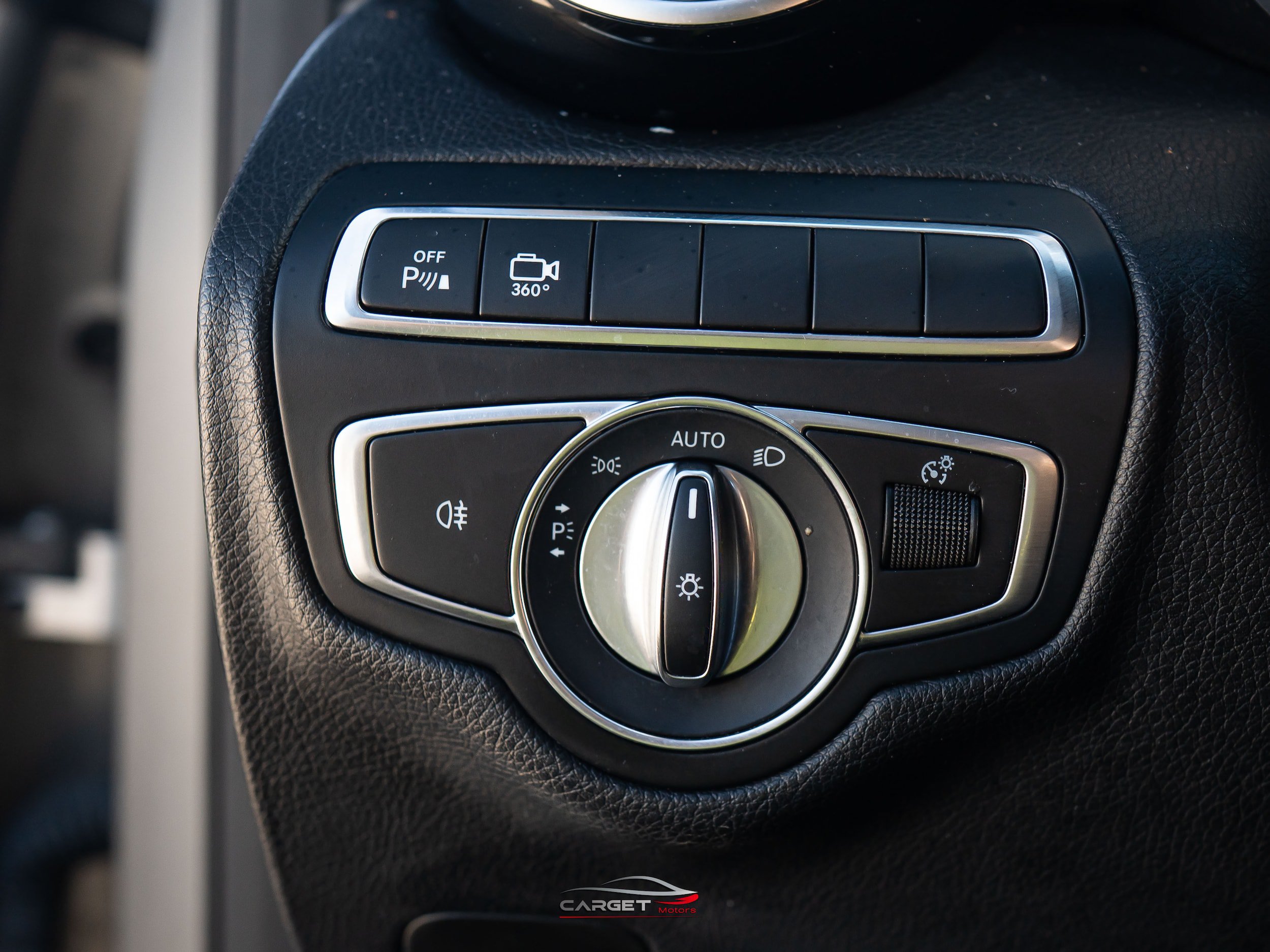 Used 2019 Mercedes-Benz GLC 300 4MATIC w/ Multimedia Package image 34