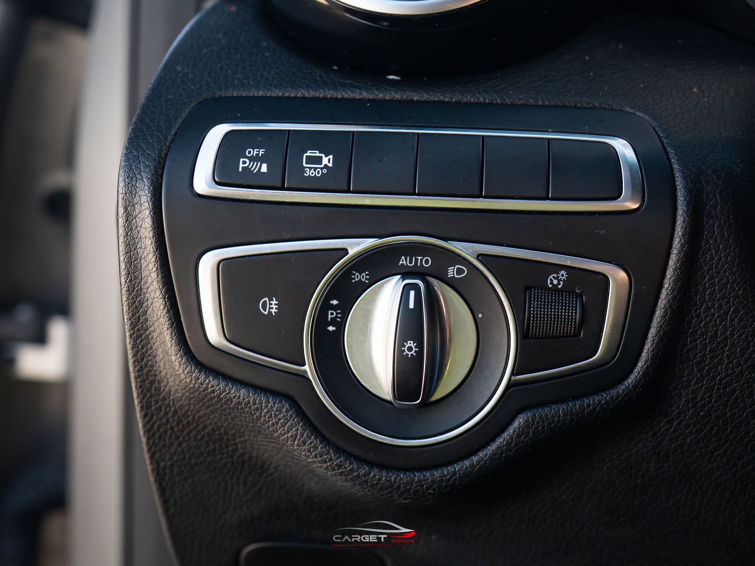 Used 2019 Mercedes-Benz GLC 300 4MATIC w/ Multimedia Package image 34