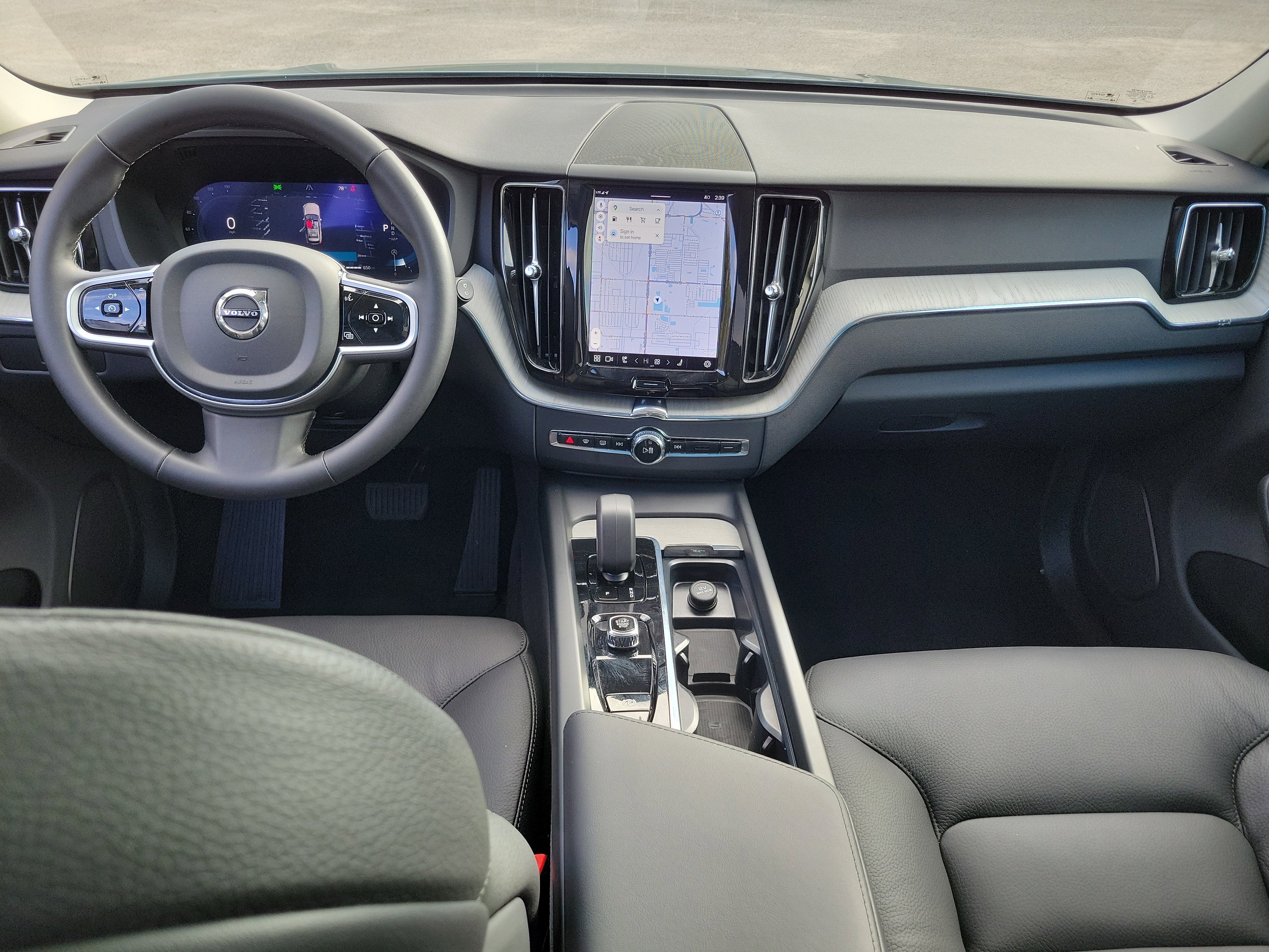 Used 2025 Volvo XC60 B5 Plus image 26