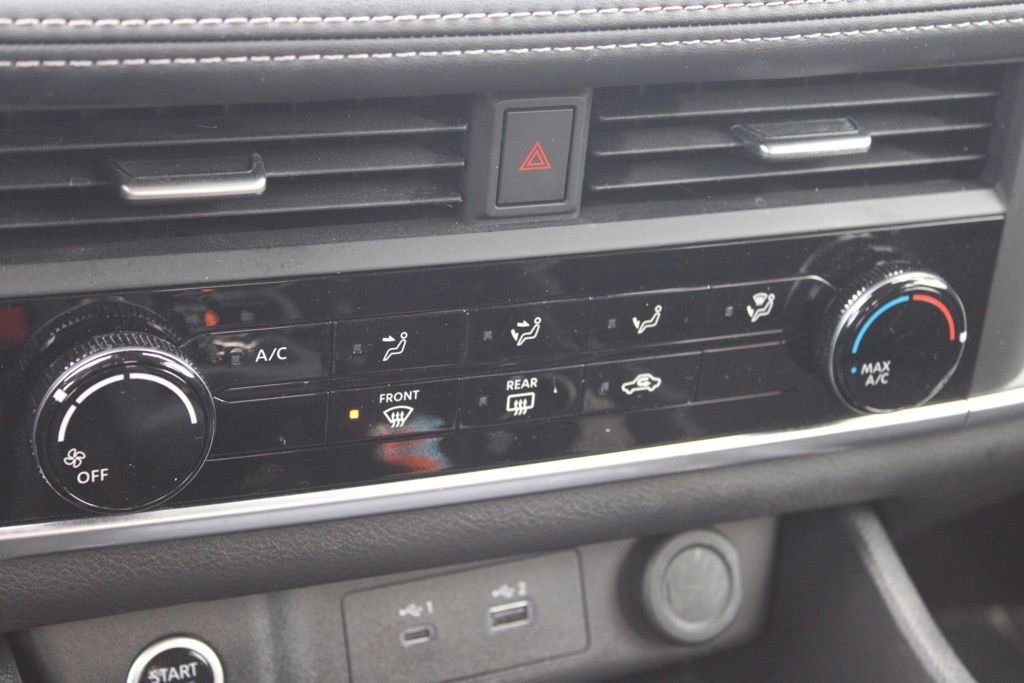 Used 2023 Nissan Rogue S image 34