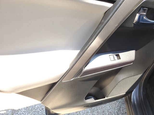 Used 2018 Toyota RAV4 XLE AWD/4WD image 29