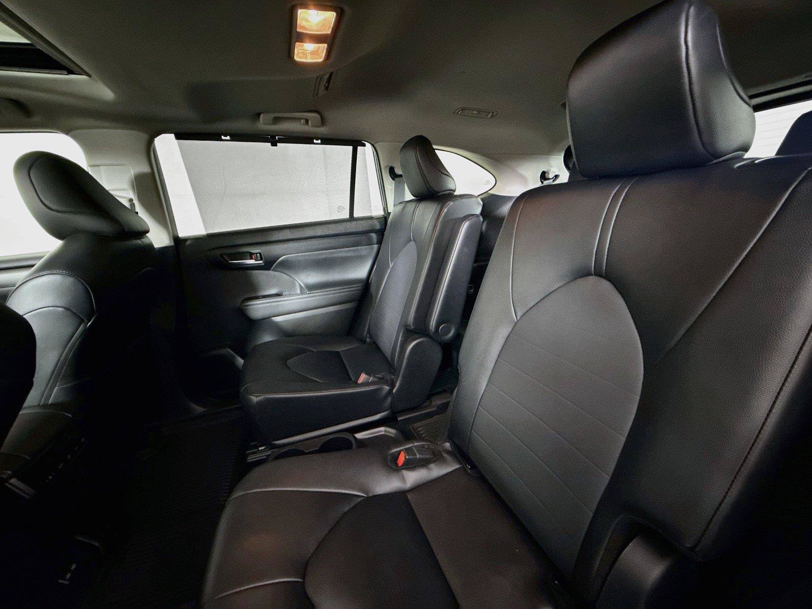 Certified 2025 Toyota Highlander XLE FWD image 31