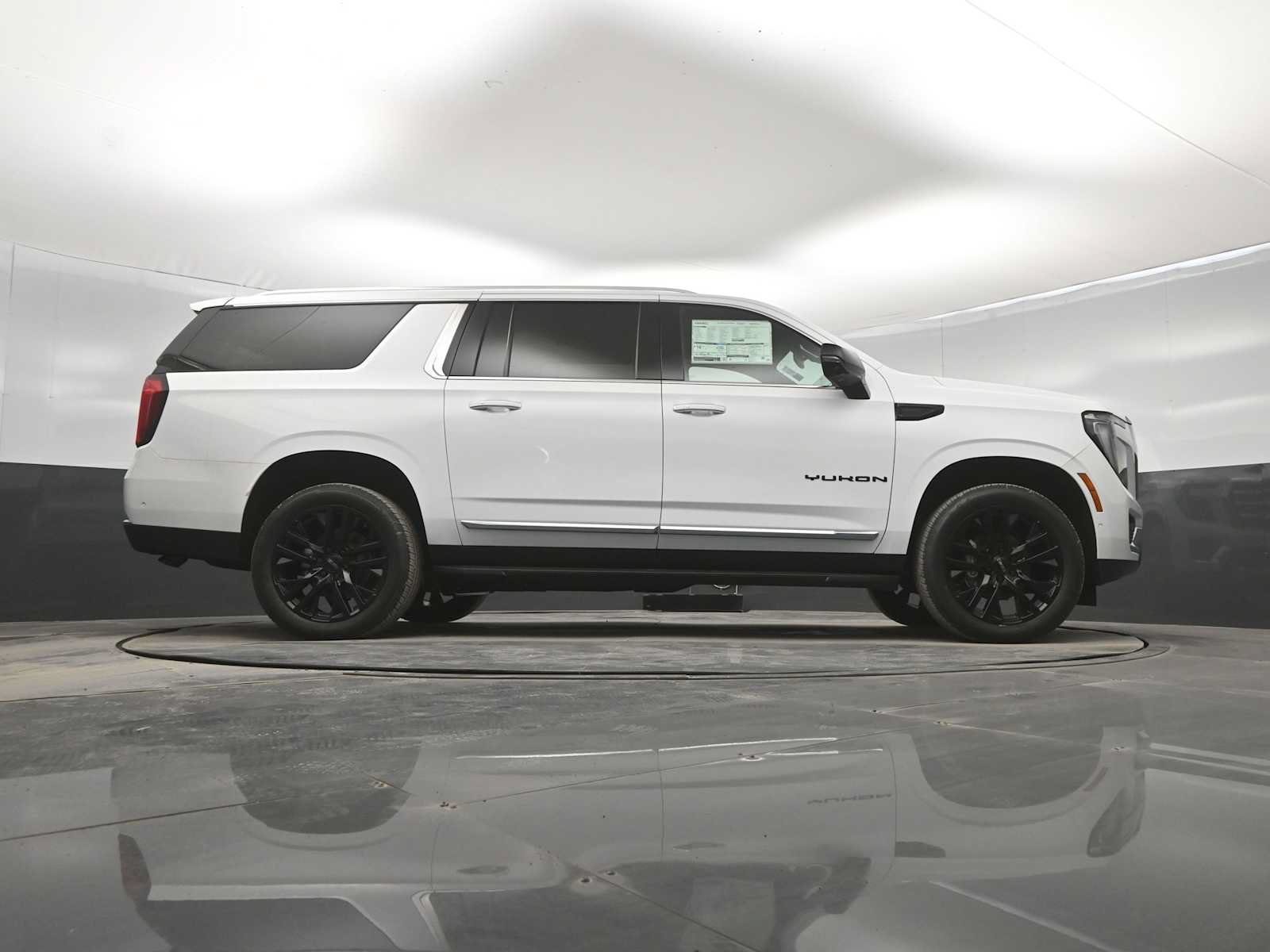 New 2026 GMC Yukon XL Elevation w/ LPO, Elevation Black Package AWD/4WD image 39