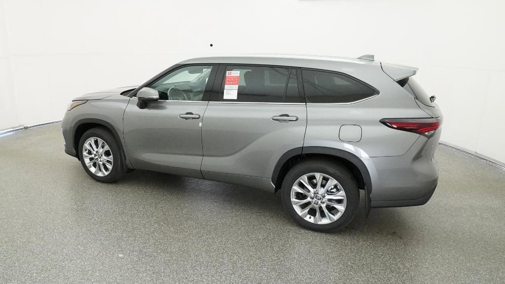 New 2025 Toyota Highlander Limited image 11