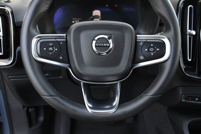 Used 2023 Volvo XC40 Recharge Plus image 7