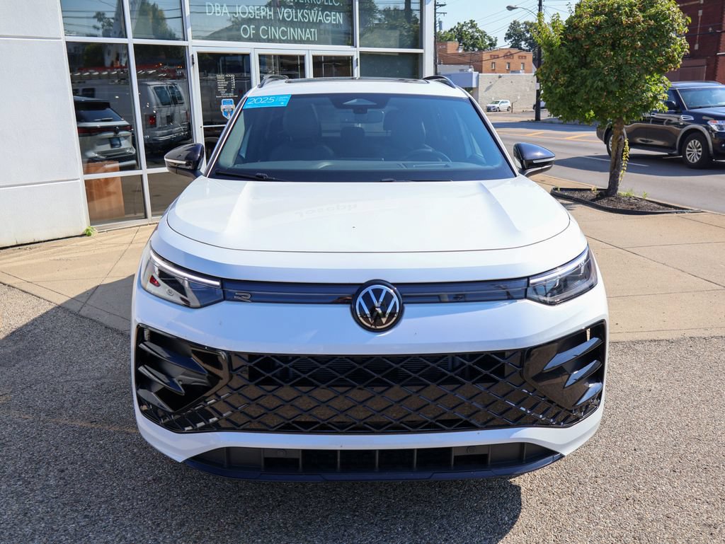 Used 2025 Volkswagen Tiguan SE R-Line AWD/4WD image 8