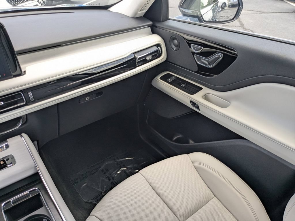 New 2026 Lincoln Aviator Reserve w/ Illumination Package RWD image 18