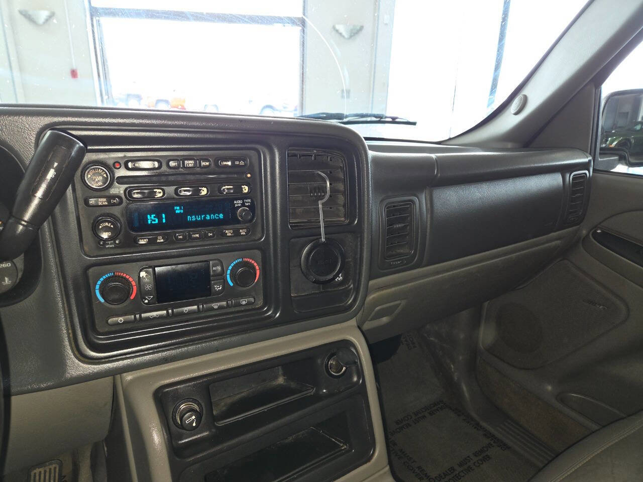 Used 2005 GMC Yukon SLT w/ SLT Preferred Equipment Group AWD/4WD image 32