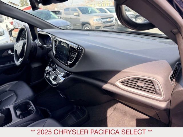 Certified 2025 Chrysler Pacifica Select image 8