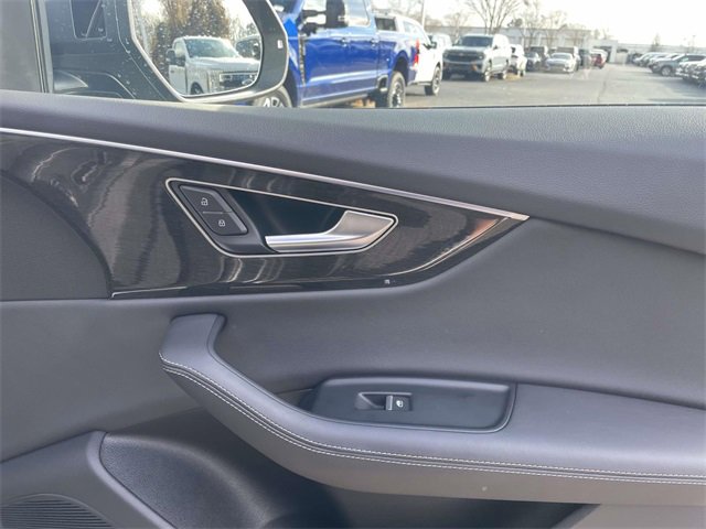 Used 2023 Audi Q8 Prestige w/ Prestige Package image 27