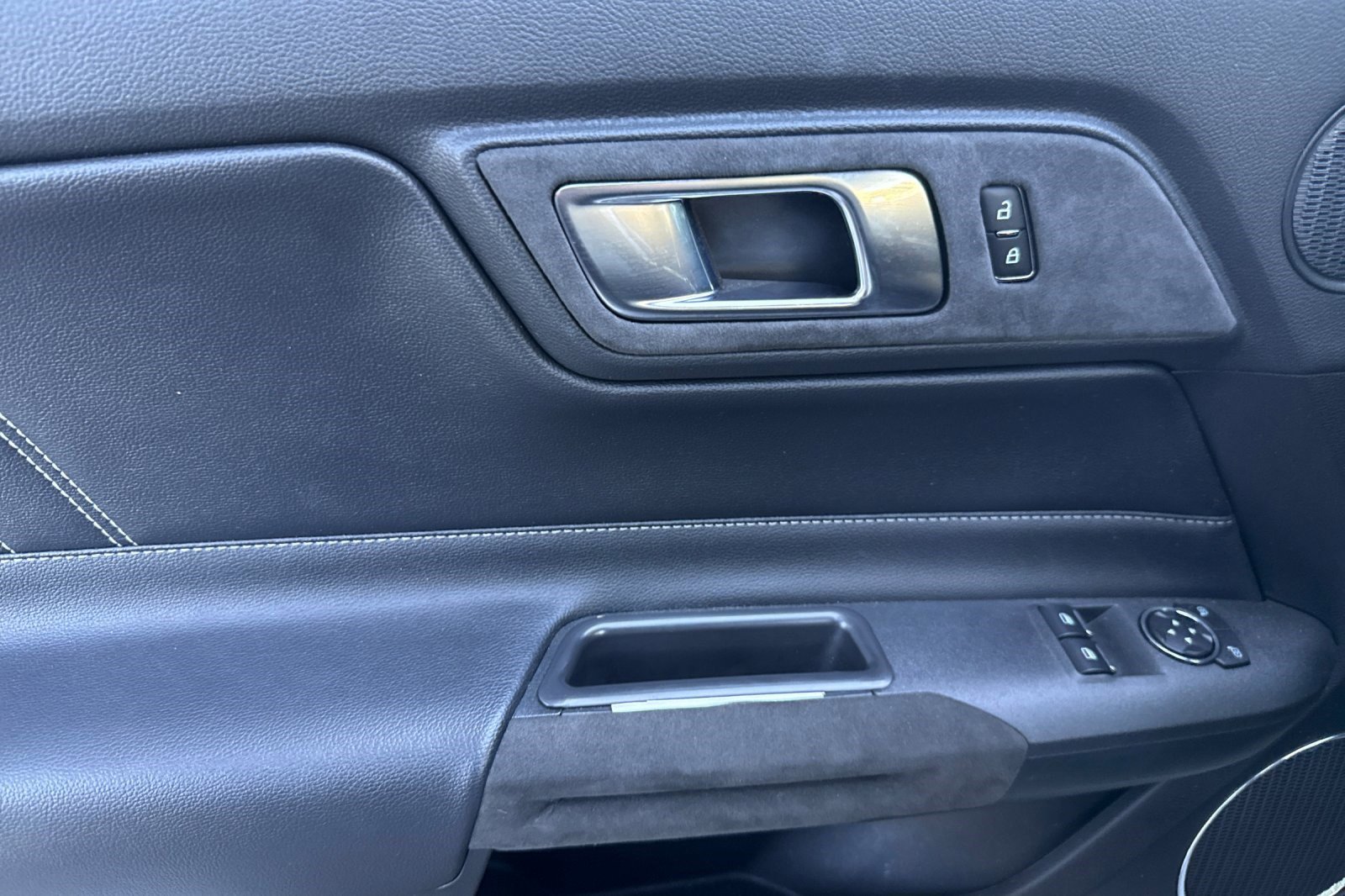 Used 2022 Ford Mustang GT Premium image 12