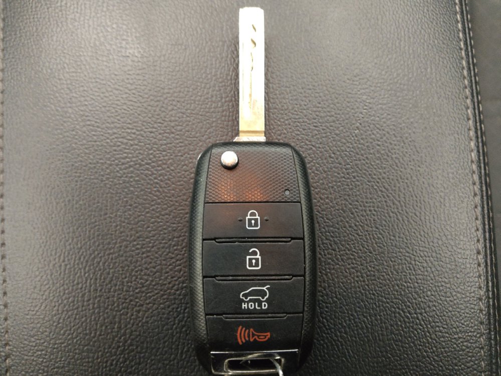 Used 2020 Kia Sorento LX image 32