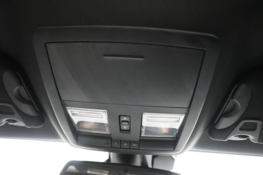 Used 2018 Dodge Challenger R/T Scat Pack RWD image 24