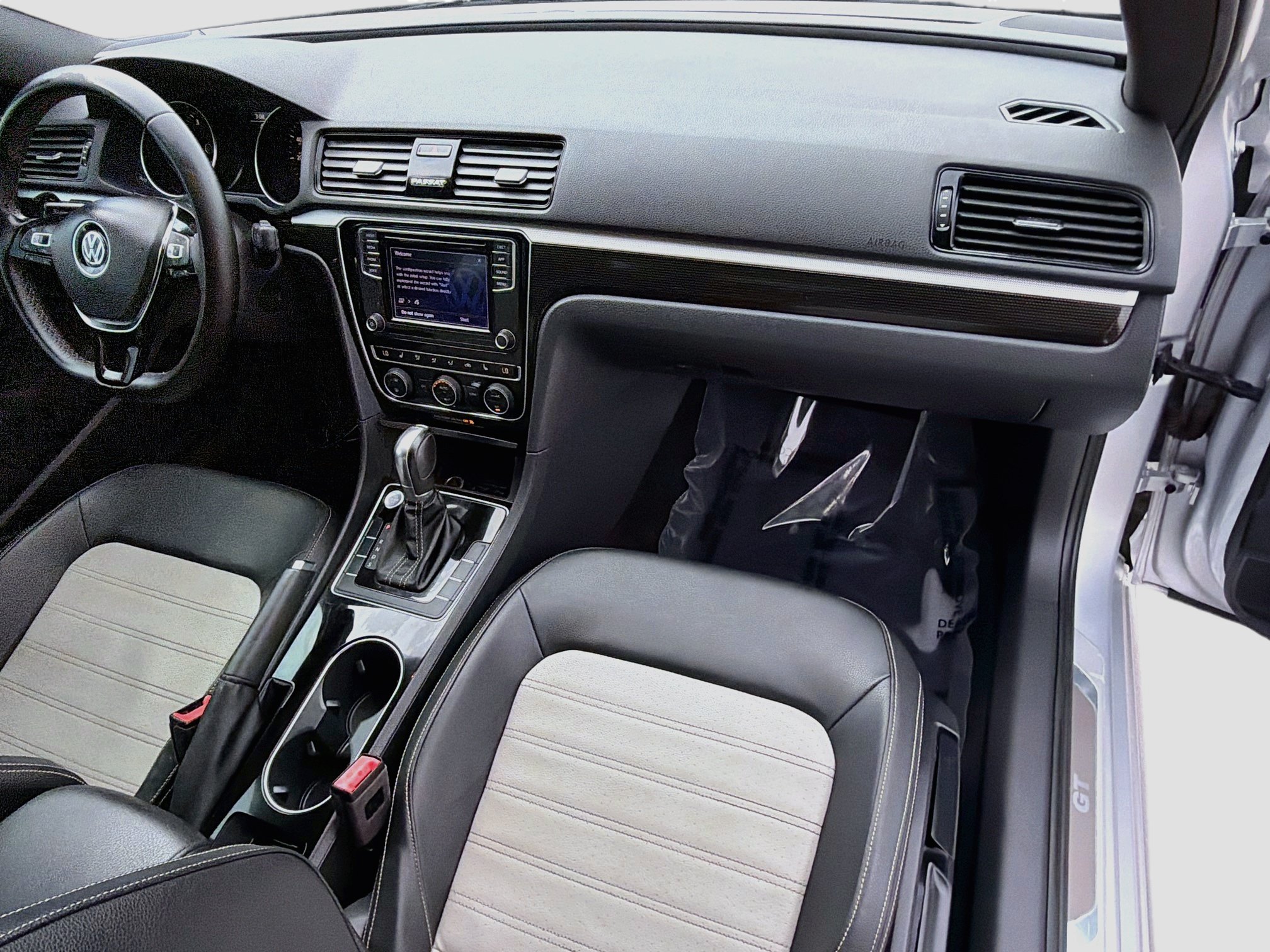 Used 2018 Volkswagen Passat GT FWD image 13